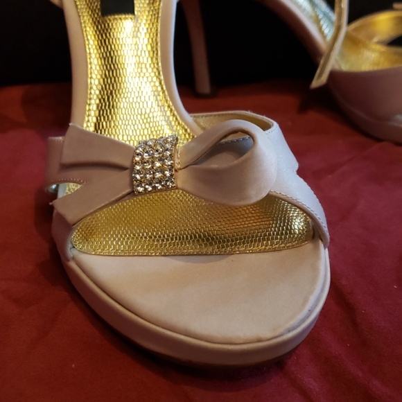 Nina NEW size 8.5 Nude Heels Rhinestones Holidays - Picture 3 of 6